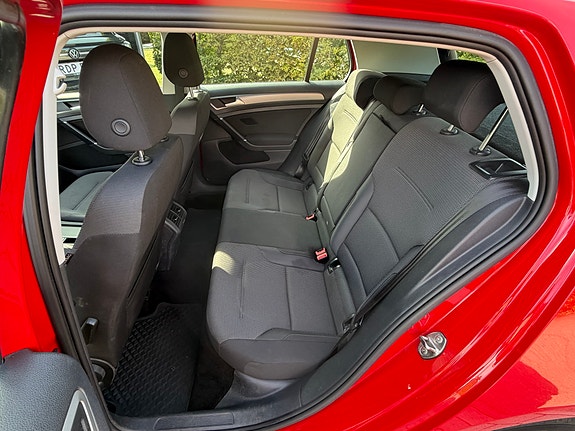 Volkswagen Golf VII 9 of 16