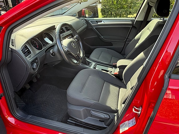 Volkswagen Golf VII 7 of 16