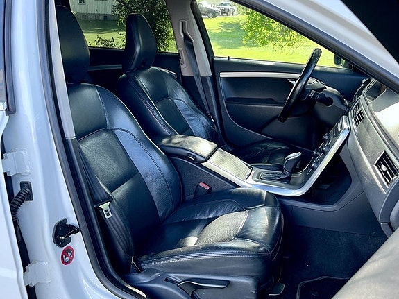 Volvo V70 11 of 16
