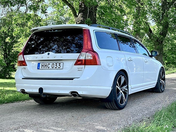 Volvo V70 2 of 16