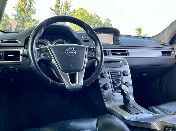 Volvo V70 13 of 16