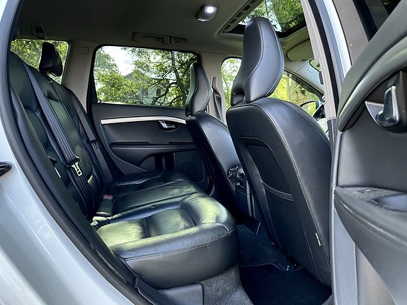 Volvo V70 12 of 16