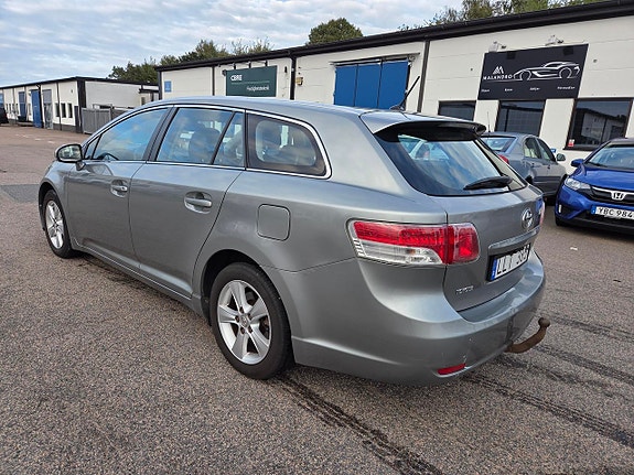Toyota Avensis 7 of 10