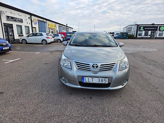 Toyota Avensis 2 of 10