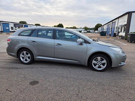 Toyota Avensis 5 of 10