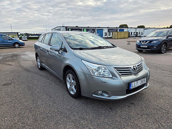 Toyota Avensis 3 of 10
