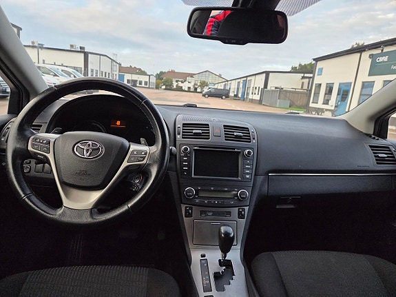Toyota Avensis 8 of 10