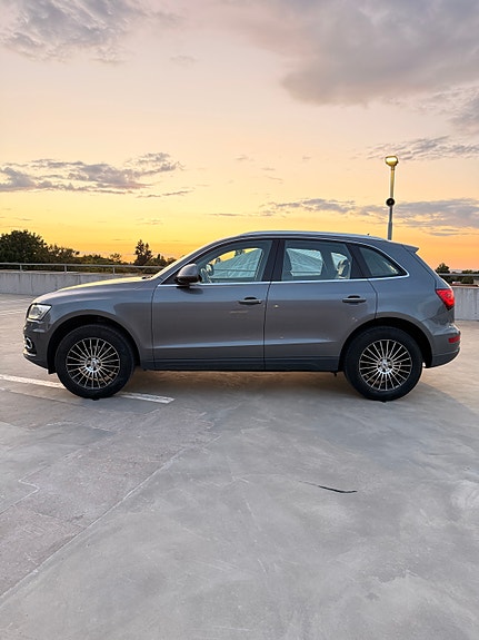 Audi Q5 2 of 13