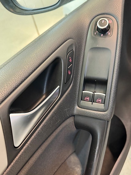 Volkswagen Golf VI 17 of 19