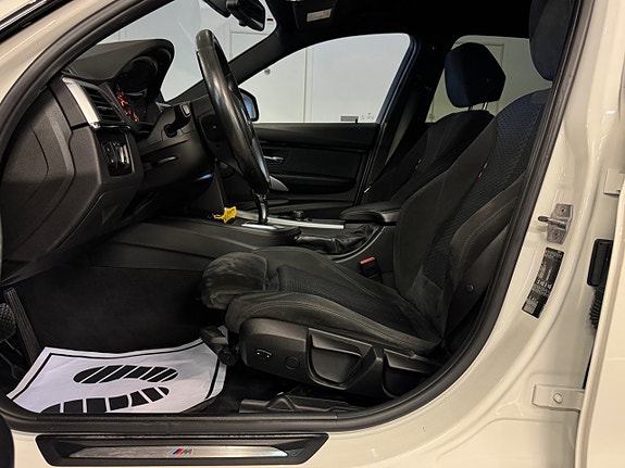 BMW 318d 17 of 30