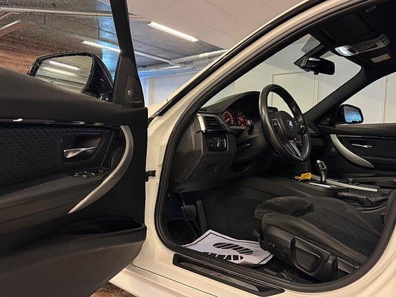 BMW 318d 18 of 30