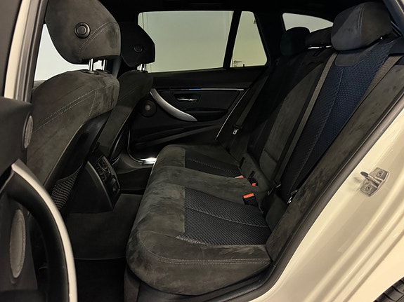 BMW 318d 24 of 30