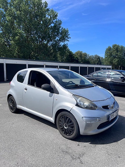 Toyota Aygo 2 of 10