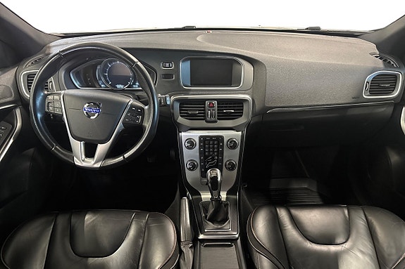 Volvo V40 12 of 25