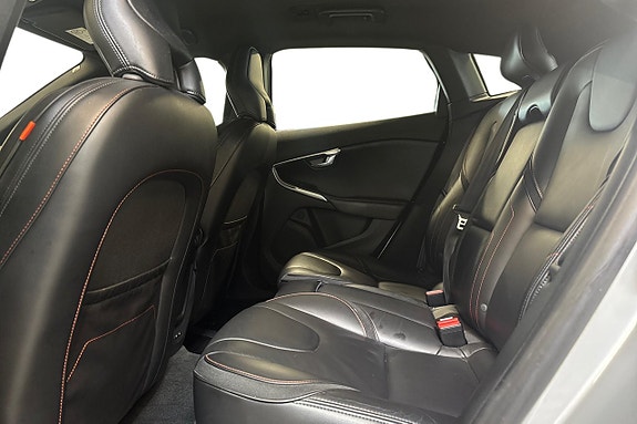 Volvo V40 14 of 25
