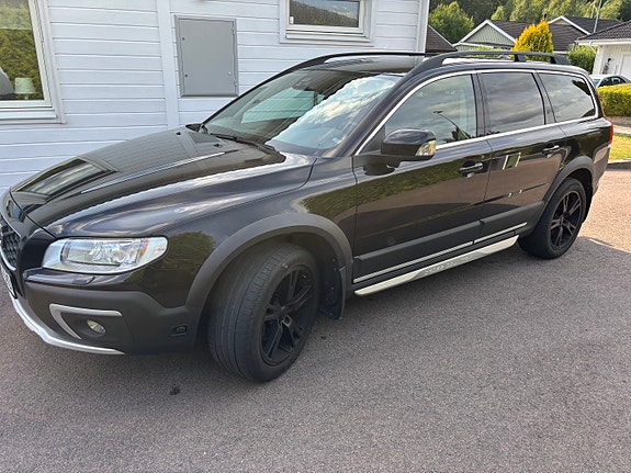 Volvo XC70 2 of 7