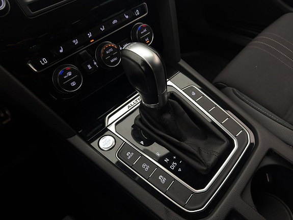 Volkswagen Passat Alltrack 22 of 25