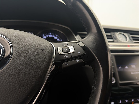 Volkswagen Passat Alltrack 17 of 25