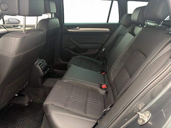 Volkswagen Passat Alltrack 13 of 25