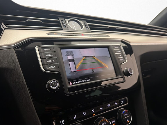 Volkswagen Passat Alltrack 18 of 25