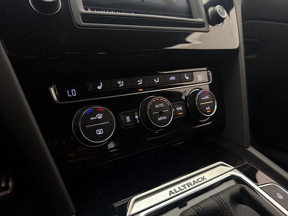 Volkswagen Passat Alltrack 21 of 25