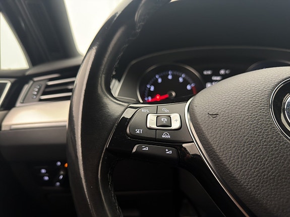 Volkswagen Passat Alltrack 16 of 25
