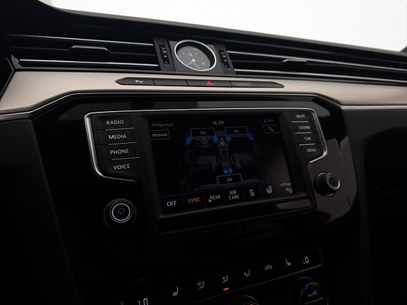 Volkswagen Passat Alltrack 20 of 25