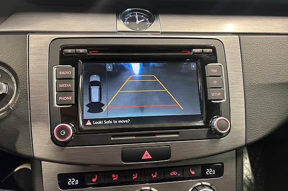 Volkswagen Passat 16 of 22