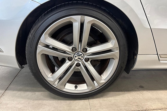Volkswagen Passat 11 of 22