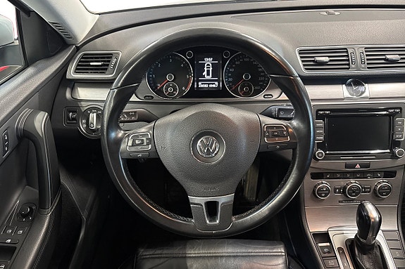 Volkswagen Passat 18 of 22
