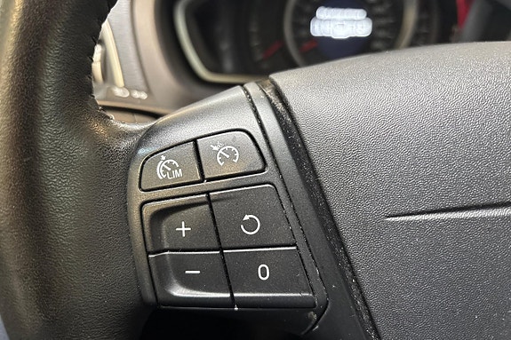 Volvo V40 Cross Country 22 of 26
