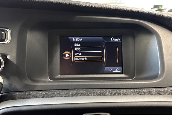 Volvo V40 Cross Country 19 of 26