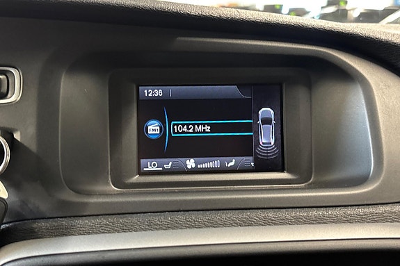 Volvo V40 Cross Country 18 of 26