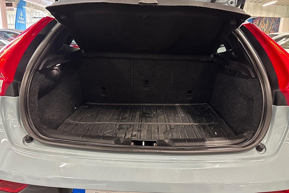 Volvo V40 Cross Country 10 of 26