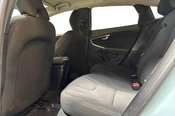 Volvo V40 Cross Country 14 of 26