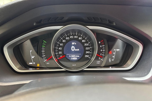 Volvo V40 Cross Country 17 of 26