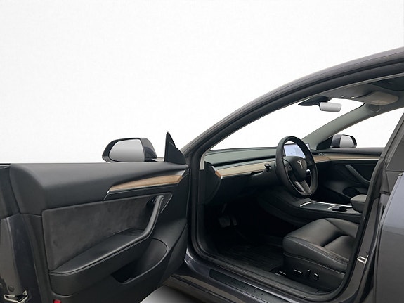 Tesla Model 3 9 of 28
