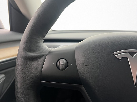 Tesla Model 3 17 of 28