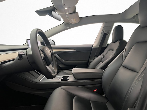 Tesla Model 3 10 of 28