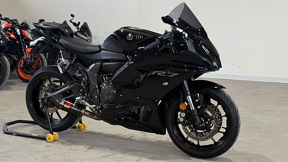 Yamaha R7 Akrapovic Helsystem låga mil 0kr insats 2 of 12