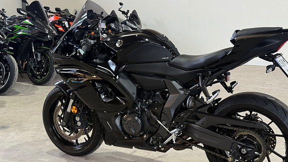 Yamaha R7 Akrapovic Helsystem låga mil 0kr insats 11 of 12