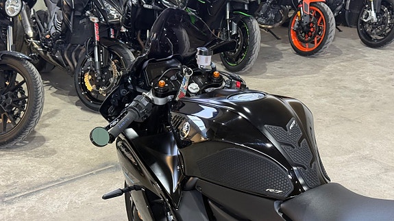 Yamaha R7 Akrapovic Helsystem låga mil 0kr insats 12 of 12