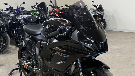 Yamaha R7 Akrapovic Helsystem låga mil 0kr insats 4 of 12