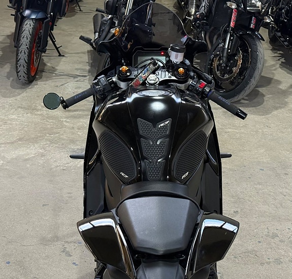 Yamaha R7 Akrapovic Helsystem låga mil 0kr insats 9 of 12