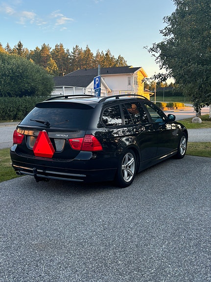 BMW 320d 4 of 6