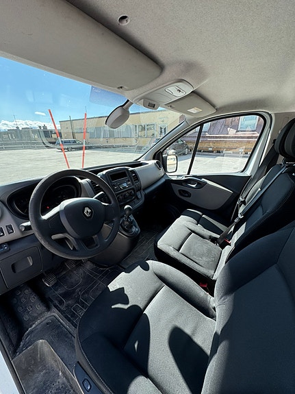 Renault Trafic 2 of 13