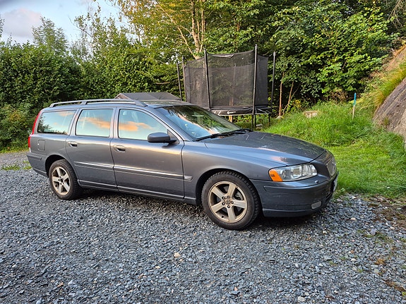 Volvo V70 2 of 9