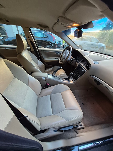 Volvo V70 4 of 9