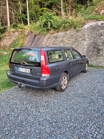 Volvo V70 3 of 9