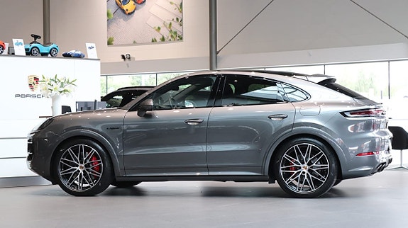 Porsche Cayenne 4 of 11